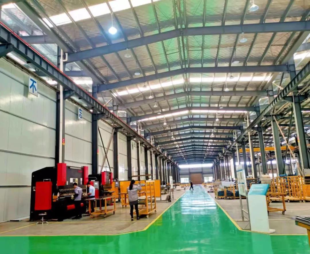 【华体网页版登录入口,华体（中国）湖南生产基地】热火朝天生产忙，高质高效产精品！​